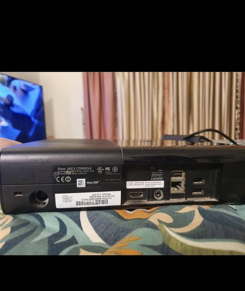 ORIGNAL XBOX 360 with controller and CD 2
