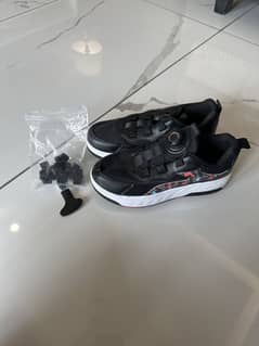 Kids roller shoes. Removable wheels. Learning skate shoes.