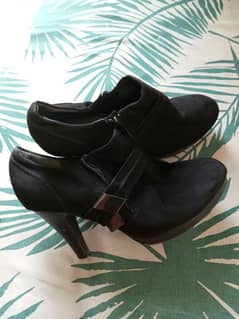 black heels stylish boots