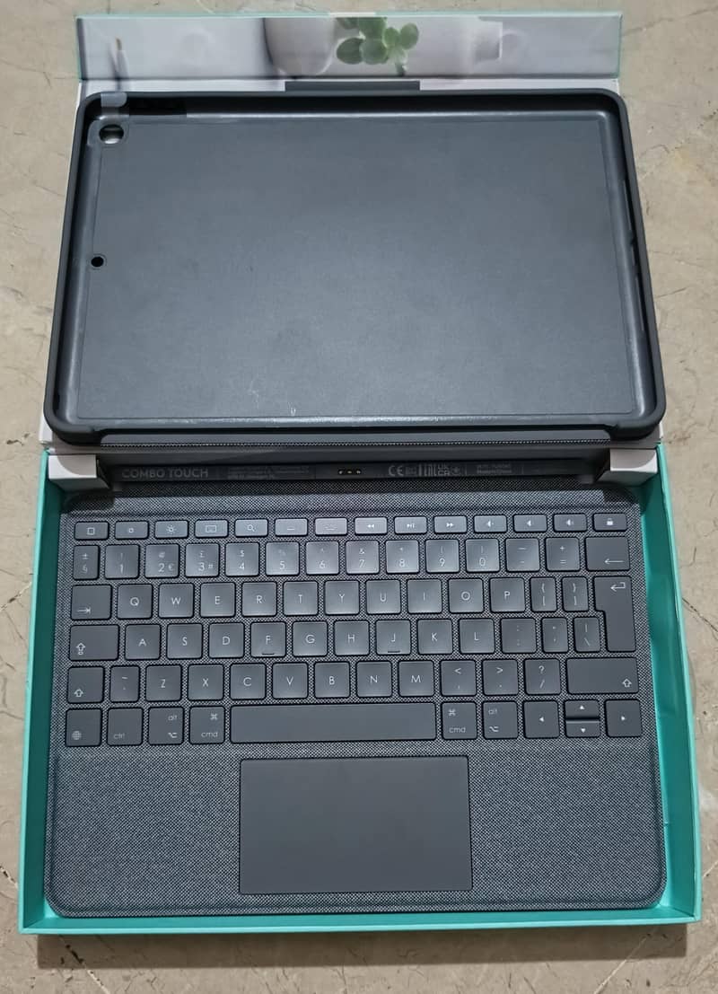 LOGITECH COMBO TOUCH Wireless Keyboard & Case for iPad 7th 8th 9th Gen 1