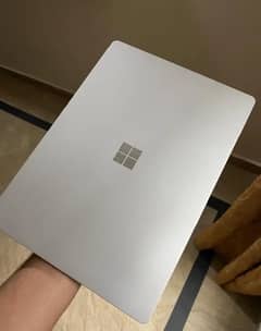 Surface laptop || 8 GB DDR4 GB Ram 256 NVME