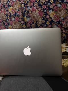  Apple MacBook Air 13” | Core i5 | 8GB RAM | SSD | Slim & Fast 
