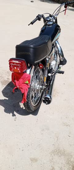 Honda 125 deluxe per ha ekadam fresh paper hai