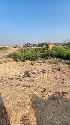 I-12/1 Corner 7 Marla Plot For Sale On Back Of 150 Feet Borkra Road