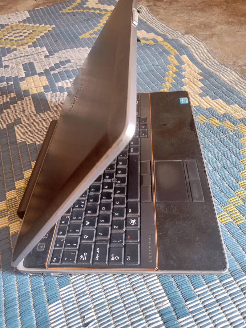 Core i7 2nd G,  8 RAM  128 SSD,  10/10, No Fault, 5 hours backup 0