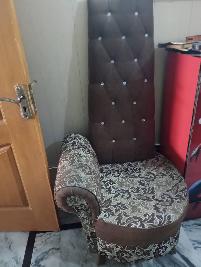 2 seater sofa set with tiny little table 0