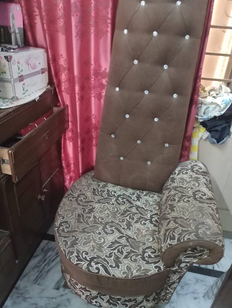 2 seater sofa set with tiny little table 1