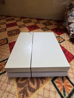 PlayStation 4 (PS4) – 500GB with One Controller