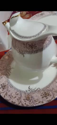 Tea set quality ka hai Jo quality ko samajta ho wo contact krain