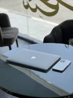 Macbook pro 15.3 inchs A1990 2019