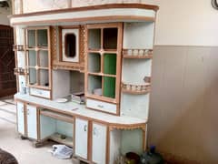 Almari Bht achi condition mein hy room ke liay