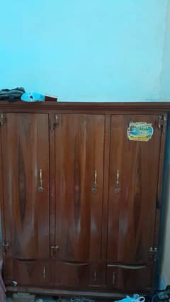 3 Door Almarii