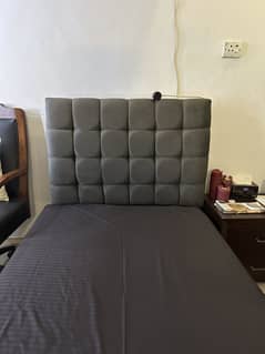 2 Single Beds with 2 Side Tables