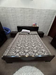 One king bed 2 site tables one  dressing