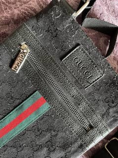 Original Gucci GG Supreme canvas messenger bag