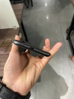 Iphone 11 , Sim Locked