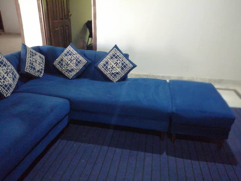 L shaped sofa with tables 0