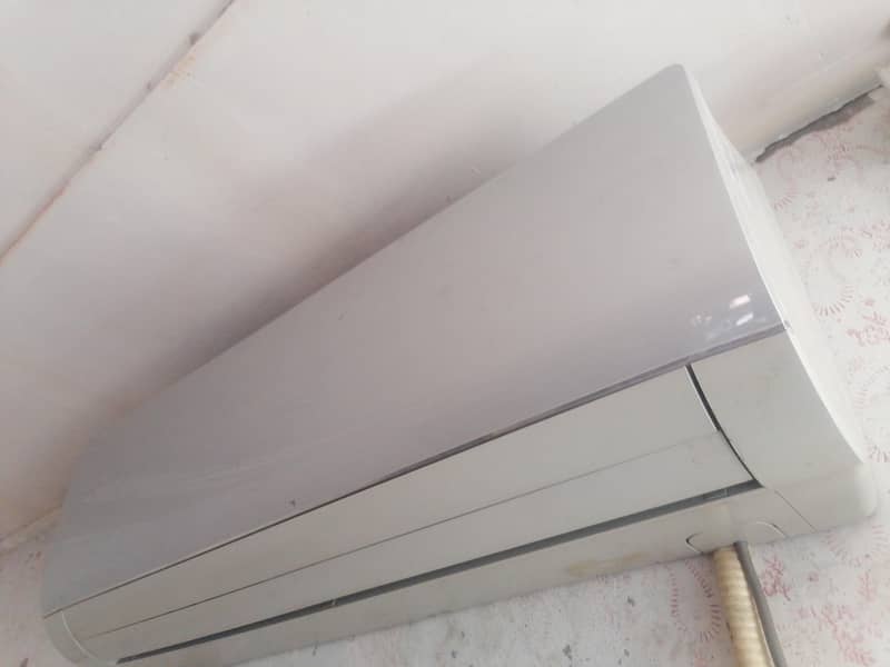 Haier split AC in good condition with outer in running condition 2