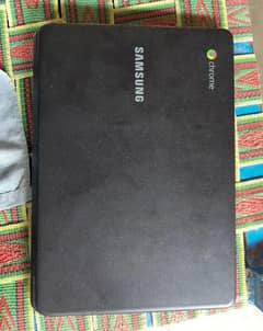 Sumsumg Chrome book with charger
