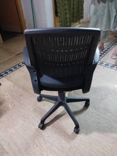 relaxable office chair