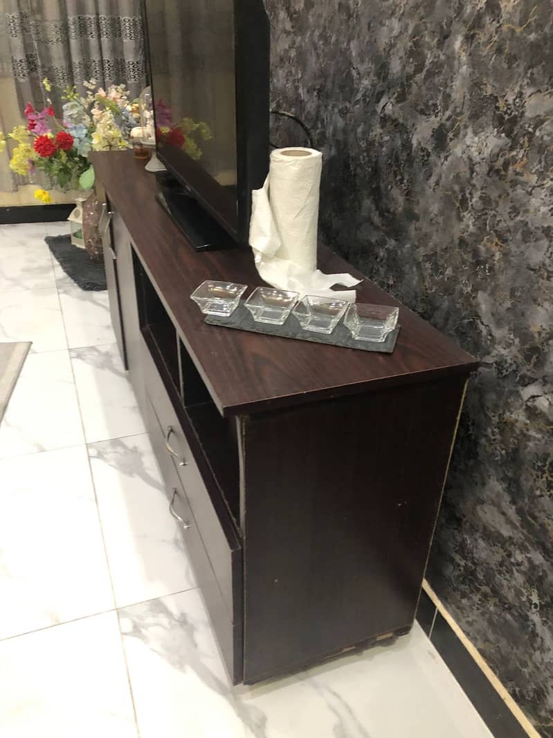 Modern LCD Rack / Sleek Design | Durable Build | Excellent Condition 3