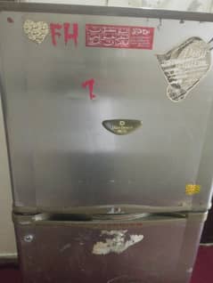 Dawlancw Fridge (Medium size )