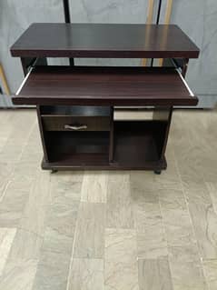 Computer wooden table with 4 wheels