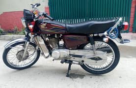 Bike Honda 125 in Lush Condition