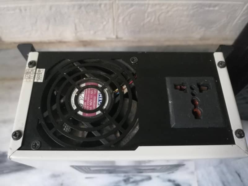 Simtek MPPT CHARGE CONTROLLER 1
