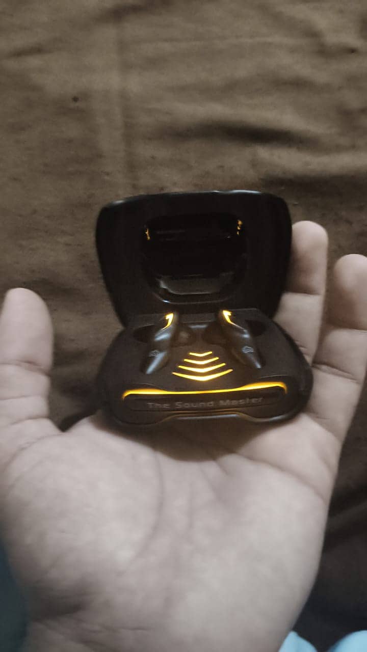 Audionic original battle buds ,recently bought new only box open , 1