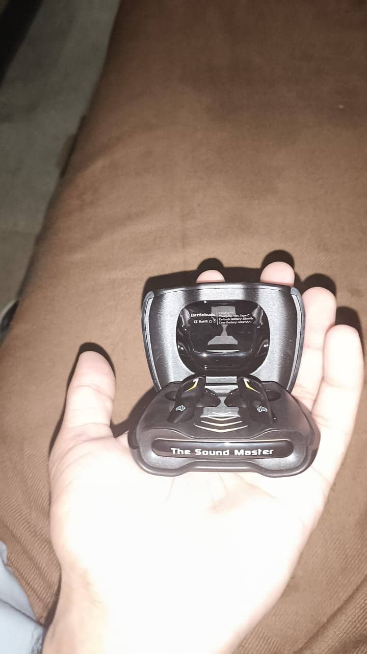 Audionic original battle buds ,recently bought new only box open , 3