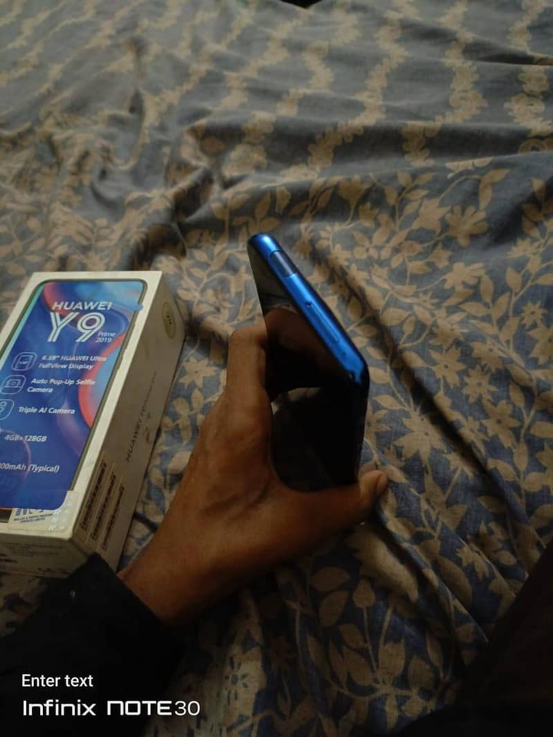 Huawei y9 prime with box in very good condition 2