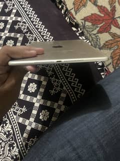 I pad air 2 6/16 water pack 10/9  with box