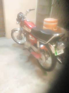 Honda 125 16 model red colure