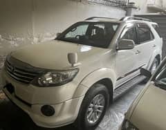 Toyota Fortuner  2014 4x4 SUV