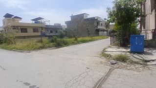 5 marla level plot for sale street 215b