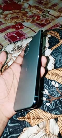 I phone 11 pro max pata prof 92% bettry health 256 GB