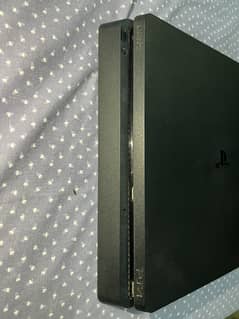 Playstation 4 slim with two controllers and games