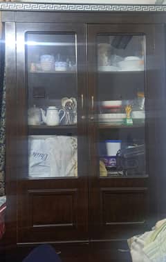 Almari crockery