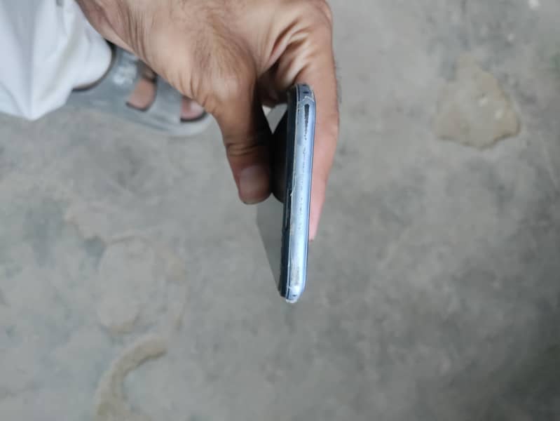 Infinix hot 10 with box good condition no any falt 4 days use warranty 0