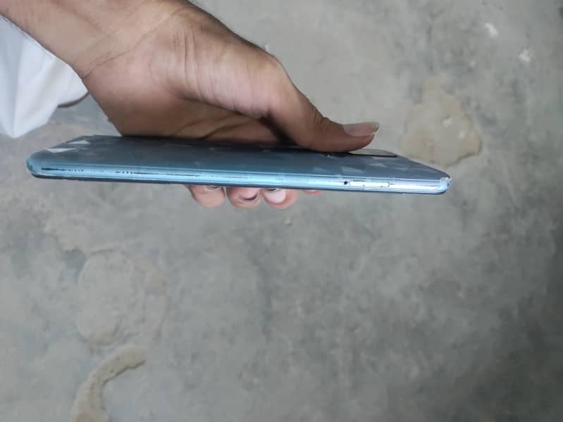 Infinix hot 10 with box good condition no any falt 4 days use warranty 2
