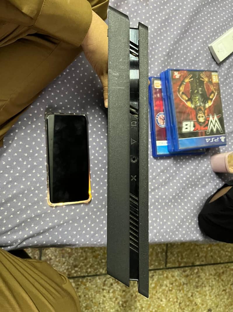 Playstation 4 slim with controllers and disks 7