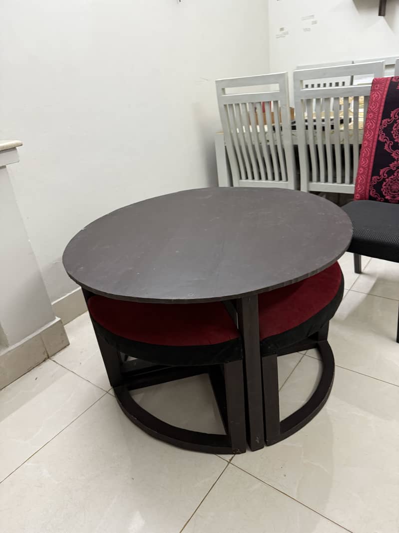 Lounge table with 4 stools 2