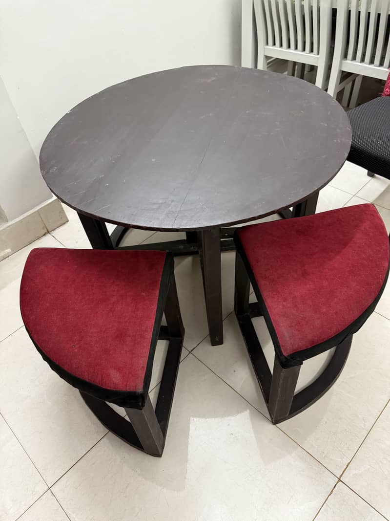 Lounge table with 4 stools 3