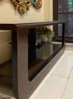 Wooden media unit table