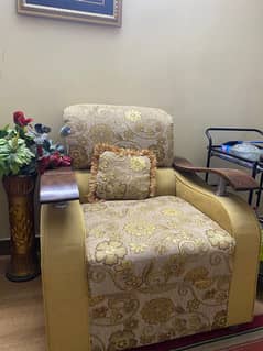 7 seater sofa set +Dining table+ side table Rs 45000 (Negotiable)