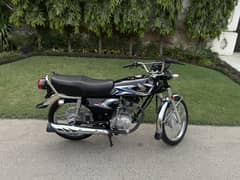 Honda 125 black