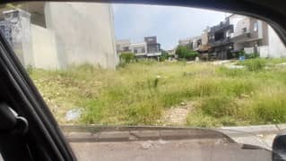 5 marla developed plot in street 75a for sale