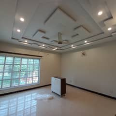 10 Marla Brand New Condition Double Unit House For Rent With Gas