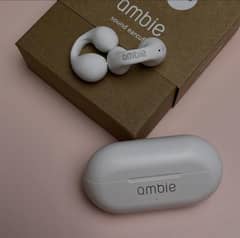 Stylish white Earbuds  With  Long Bettery Life